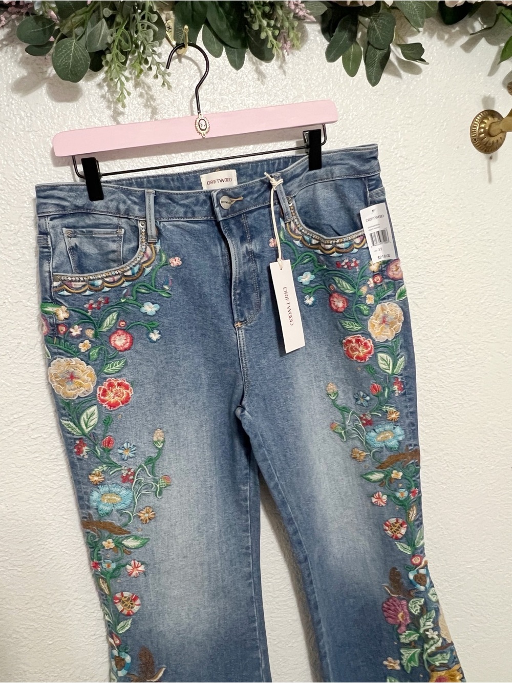 NWT Free People Driftwood Farrah Gardenia Embroidered Flare Jeans - Picture 5 of 11